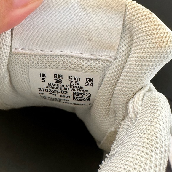 Puma Ladies' White Platform Shoe Carina in size 7.5 - Picture 10 of 11